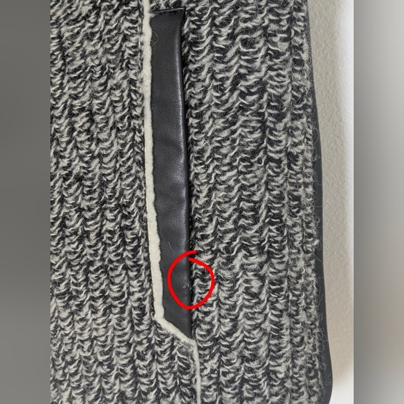 T Tahari Bias Zip Winter Vest Fur Faux Suede Winter Warm Sherpa Size XS Black - Picture 4 of 16